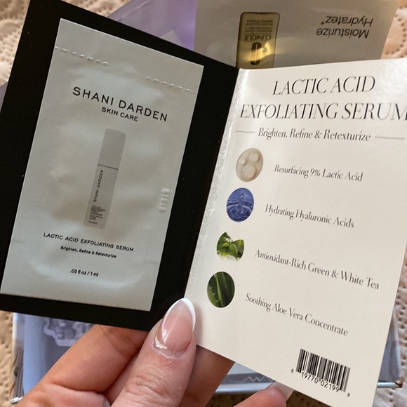 Sephora skin and hair care samples comes in a cute box - Picture 4 of 8